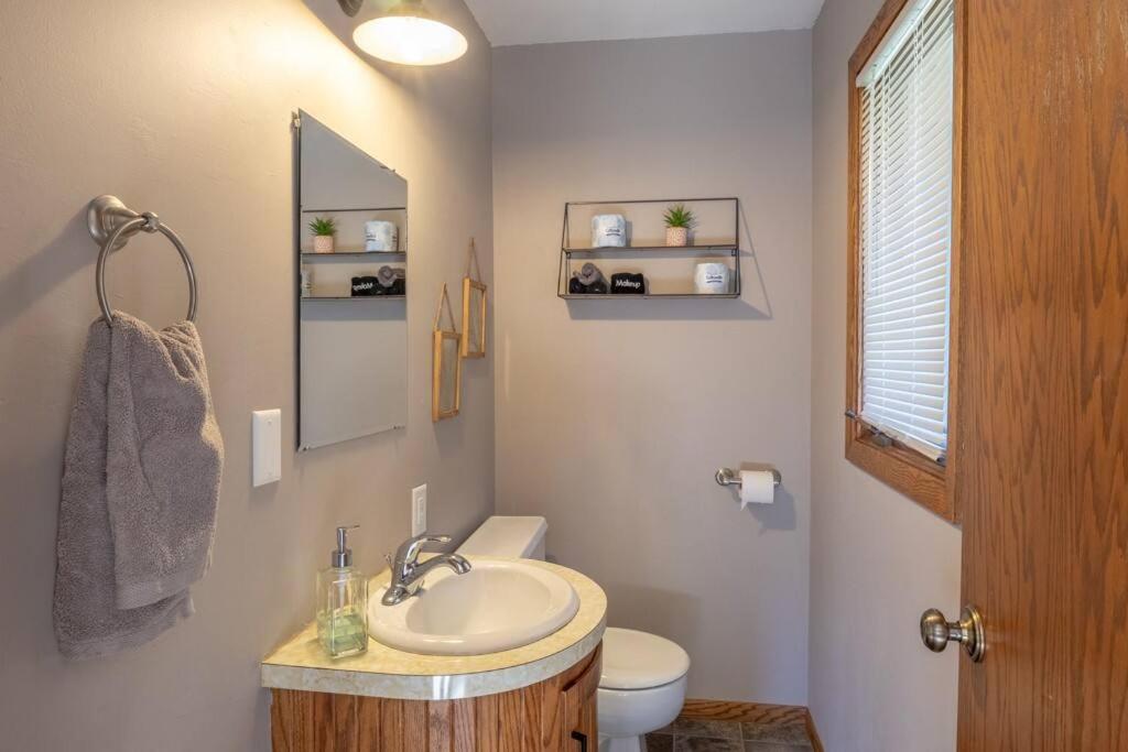 Family Home W/ 2 King, 2 Queen Beds + Game Room Bemidji Exterior photo