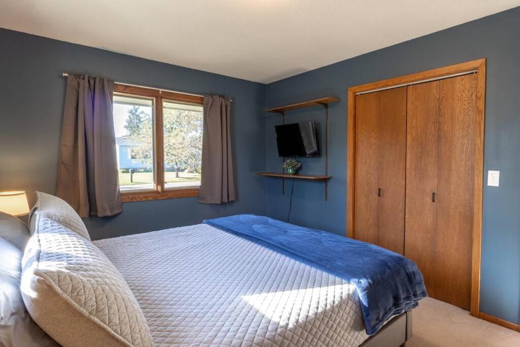 Family Home W/ 2 King, 2 Queen Beds + Game Room Bemidji Exterior photo
